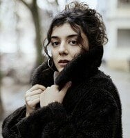 Blaue Romanze - Lesung mit Nora Haddada