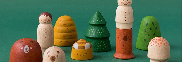 Londji ist ein 2004 in Barcelona geborenes Projekt, das die Welt der Kunst, Spiele und Spielzeug zusammenbringt.
Bei Londji wird Spielzeug mit Liebe entworfen und gefertigt.
Bei uns gibt es u.a. wunderschöne Holz-Brettspiele, Kreisel und Puzzle.
