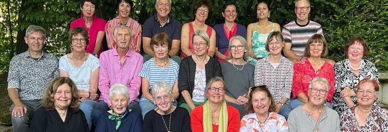 Unser Team von knapp 30 Ehrenamtlichen erfüllt den Buchladen mit Leben und hat ein offenes Ohr für persönliche Gespräche.