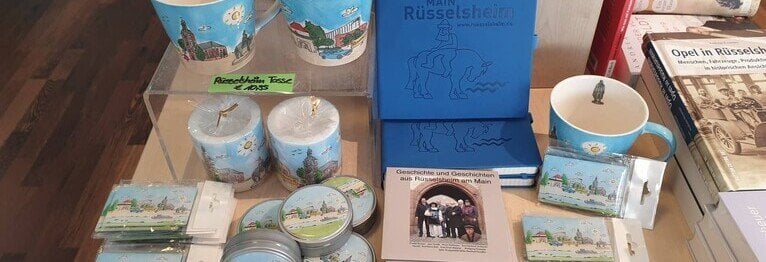 Rüsselsheim für Daheim Kennen Sie schon unsere Rüsselsheim-Mitbringsel?
Als Geschenk oder für die eigene Sammlung eine tolle Idee!
Die Preise dazu finden Sie weiter unten.