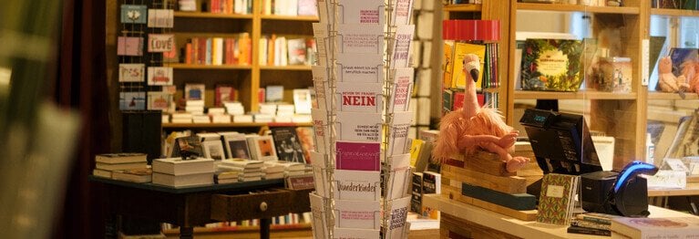 Herzlich willkommen! Lust auf eine kleine Auszeit? 
Dann rein in die Bücherwelt, wir freuen uns auf Sie!