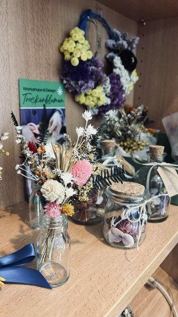 Trockenblumen in verschiedenen Formen