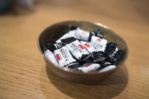 Foto einer Schüssel mit Sallos Bonbons
