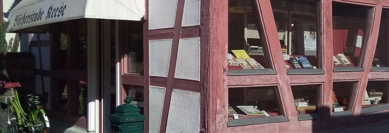 Krimi-Ecke In dem Schaufenster an der Ecke können Sie neue Krimis entdecken.