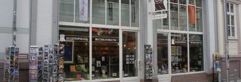 Herzlich Willkommen in unserer Buchhandlung! Herzlich Willkommen in unserem Webshop! 

Hier finden Sie einen großen Teil unseres Sortiments. Mehr jedoch entdecken Sie bei uns in der Buchhandlung selbst, da nicht alle Artikel, insbesondere Nicht-Buch-Artikel im Webshop gelistet sind! 

Wir freuen uns auf Ihren Besuch!