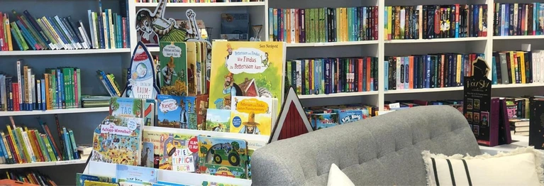 Wir haben eine große Auswahl an Büchern für Kinder in jedem Alter.
Bücher können zu Freunden fürs ganze Leben werden, also: bitte vorlesen!