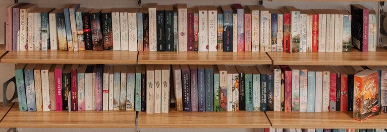 Romane, Krimis, Sachbücher.... Bei uns finden Sie eine schöne Auswahl an Büchern. Was wir nicht vor Ort haben, können wir bestellen und haben es am nächsten Tag da.