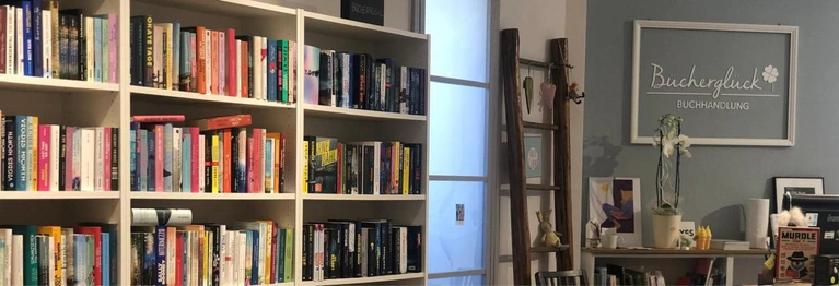 Hier findest du Bücher, die uns beeindruckt, gefesselt, herausgefordert oder einfach wunderbar unterhalten haben.