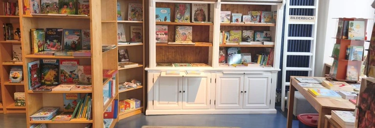 In unserer Kinderbuchabteilung finden Sie ein ständig wechselndes Angebot von Bilderbüchern, Erstlesebüchern, Sachbüchern und Romanreihen für alle Leseratten bis 14 Jahre.